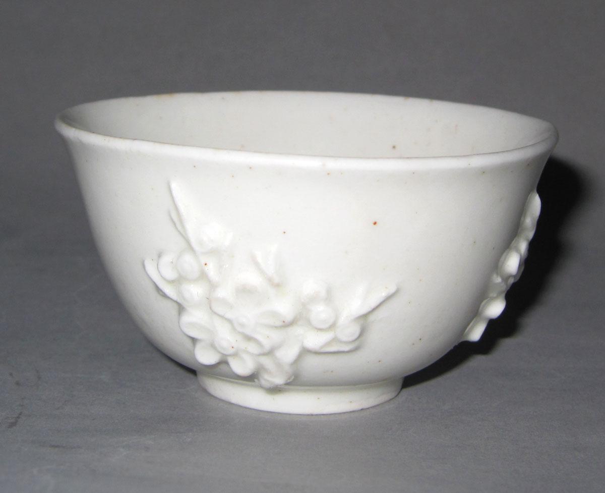 1982.0133 Porcelain bowl
