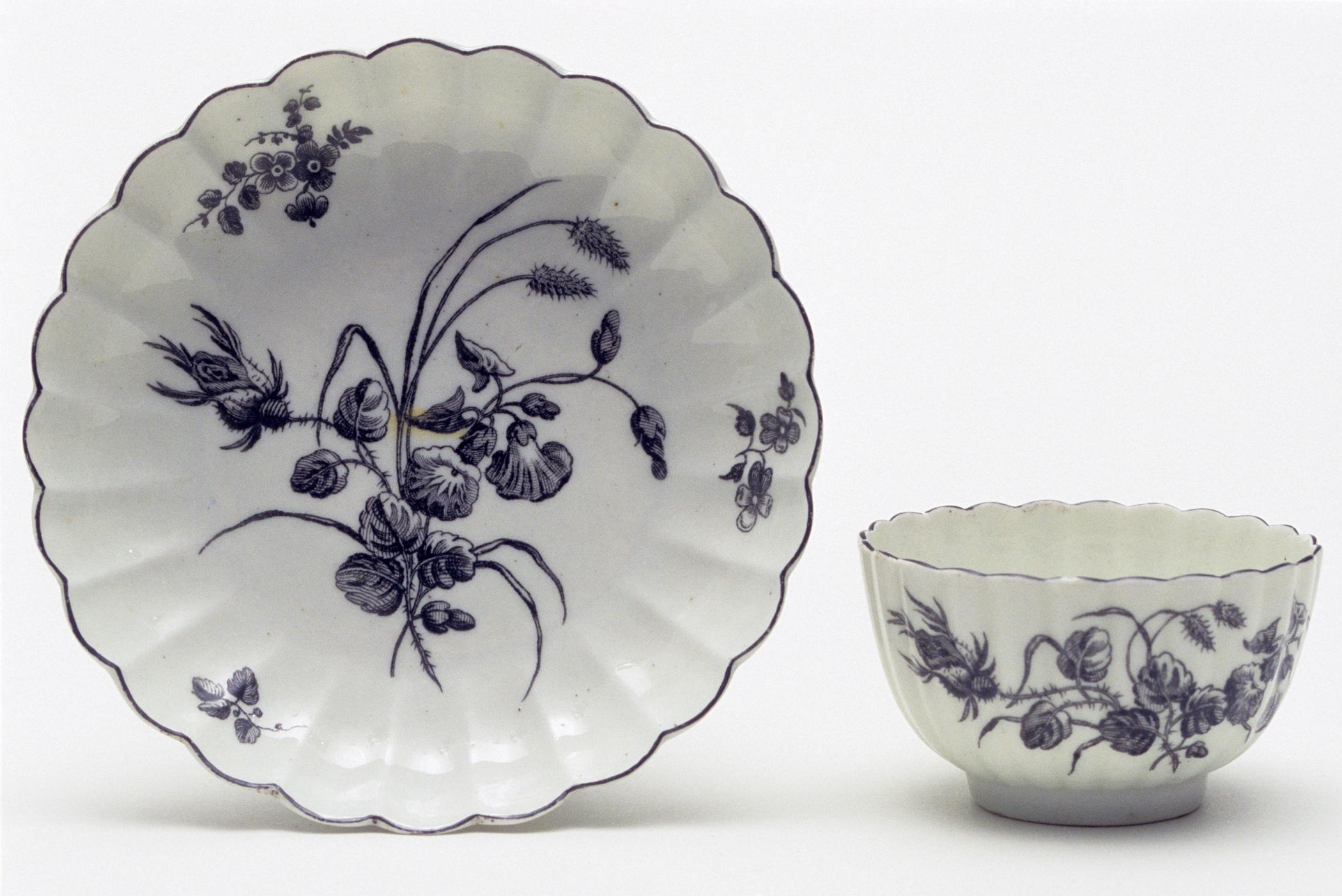 1982.0137 A, B Teabowl and Saucer