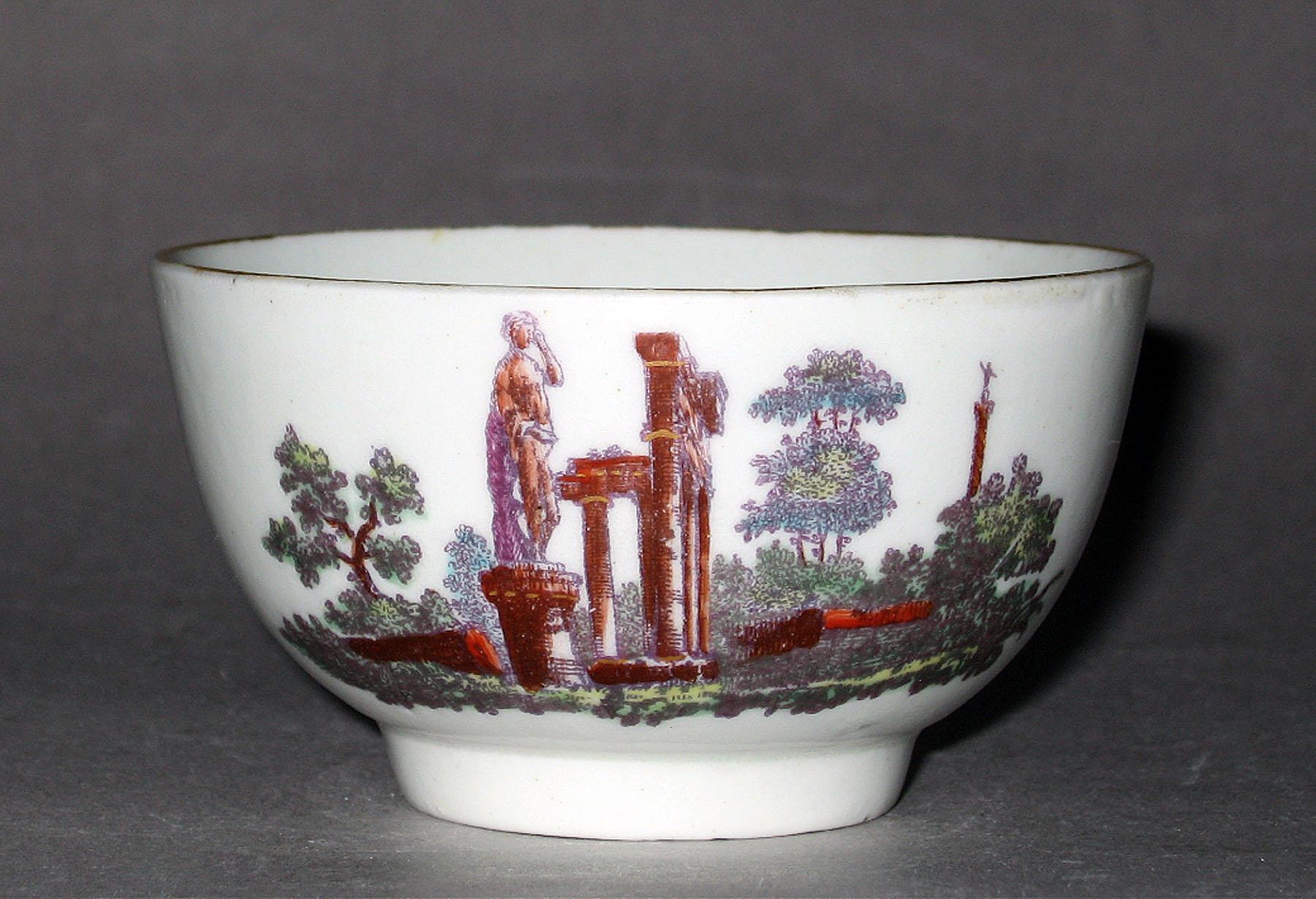 1982.0139 Worcester teabowl (side 1)