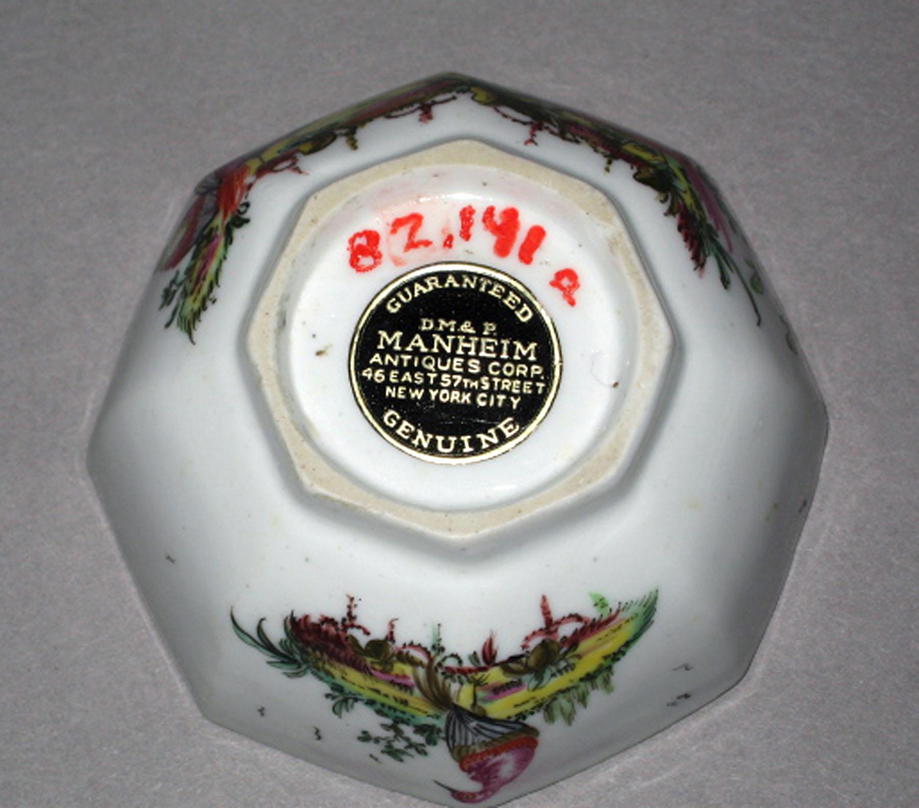 1982.0141 A Soft-paste porcelain teabowl (underside)