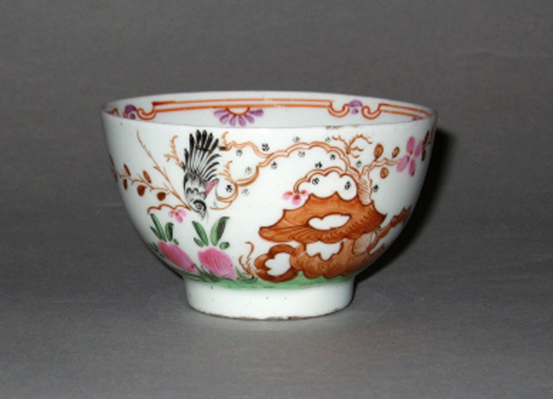 1982.0142 A Soft-paste porcelain teabowl