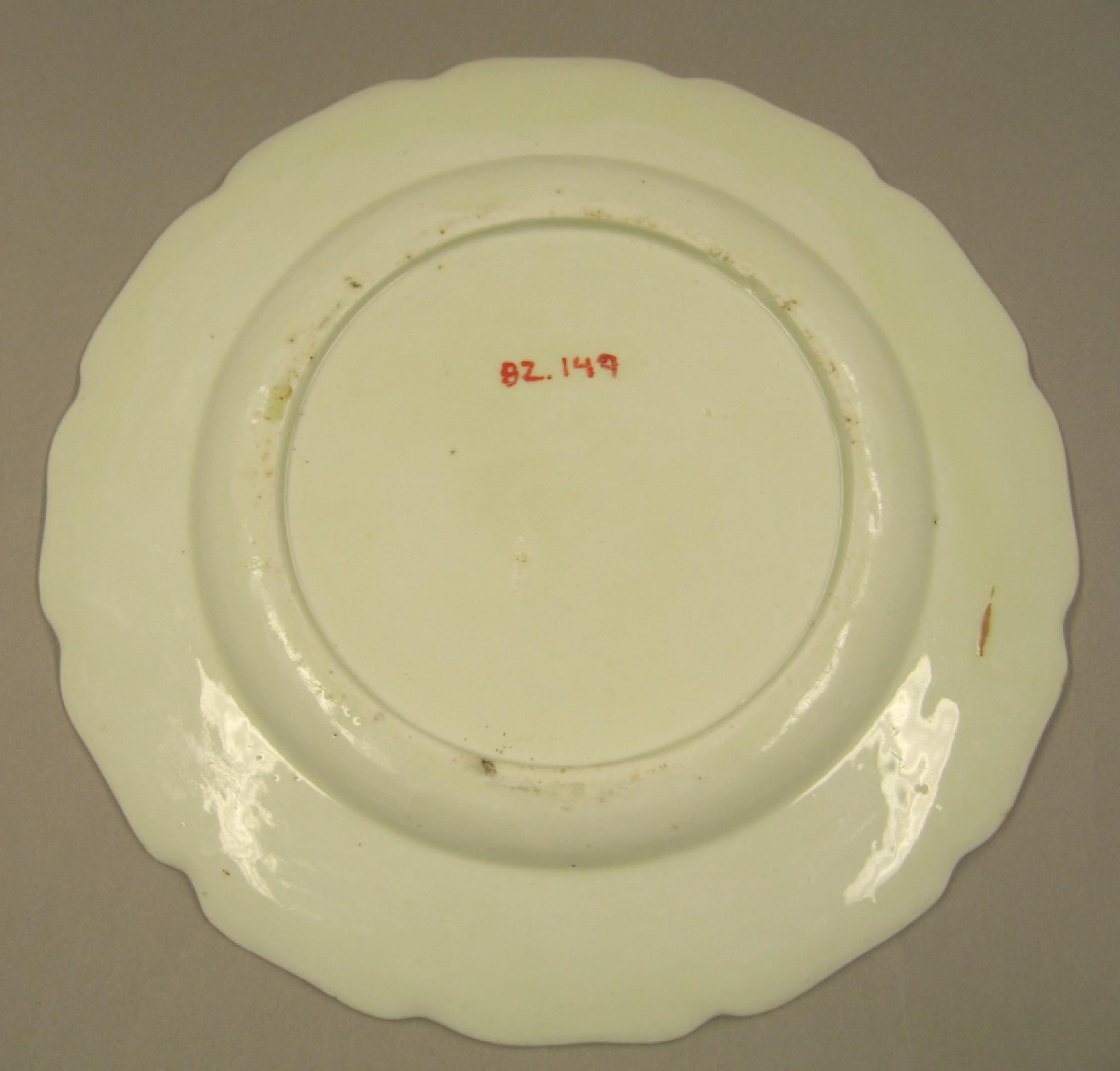 1982.0149 Soft-paste porcelain plate (underside)