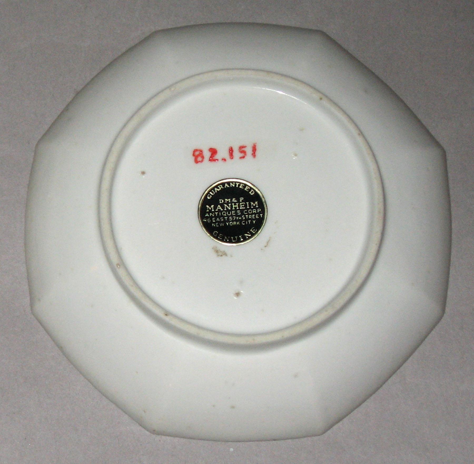 1982.0151 Chelsea porcelain saucer (bottom)