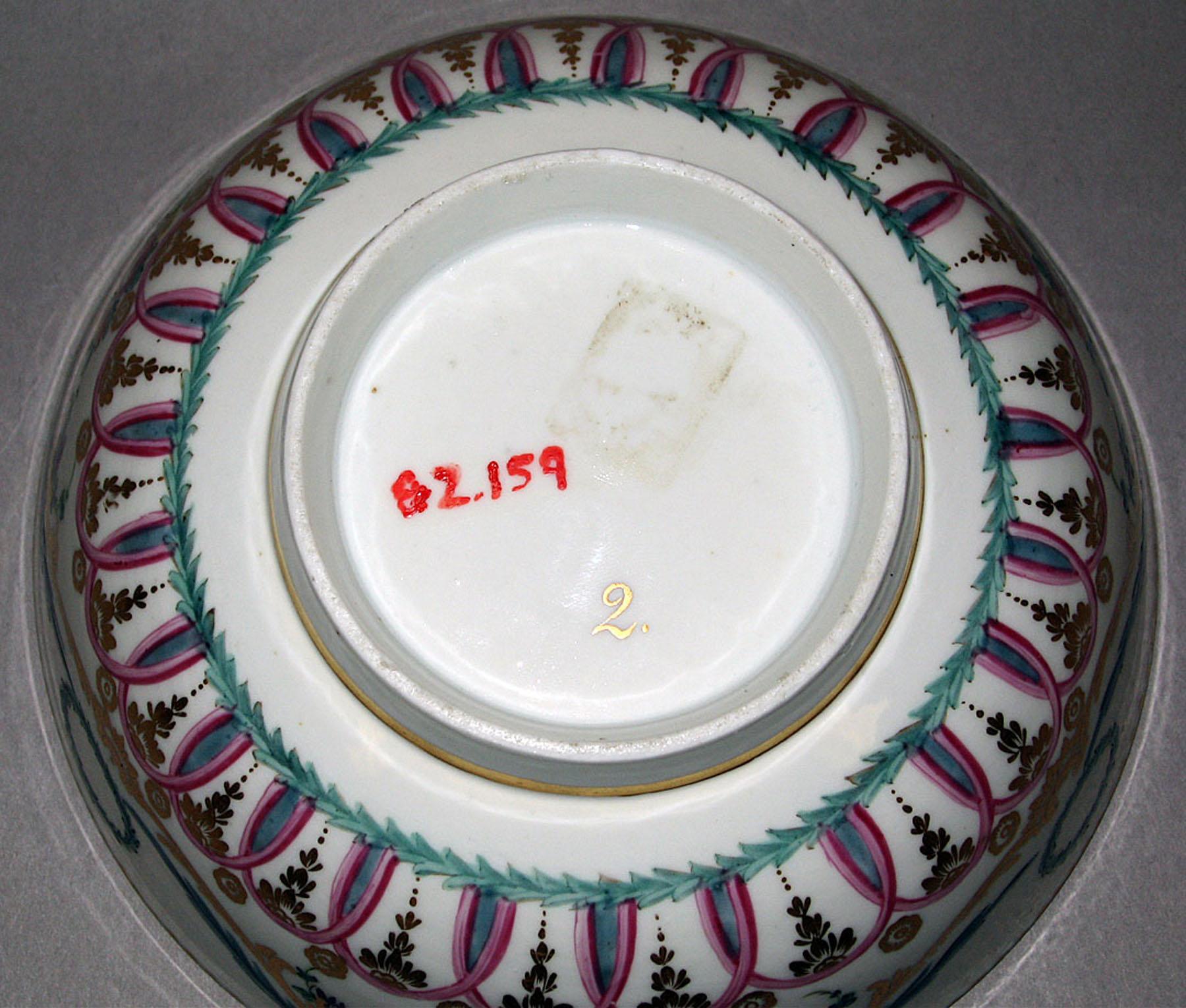 1982.0159 Bristol porcelain bowl (underside)