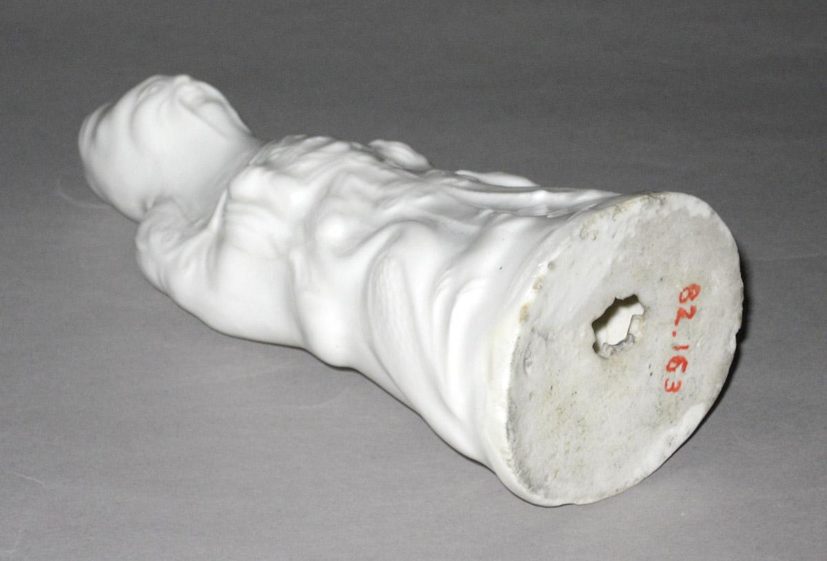 1982.0163 Porcelain figure, bottom