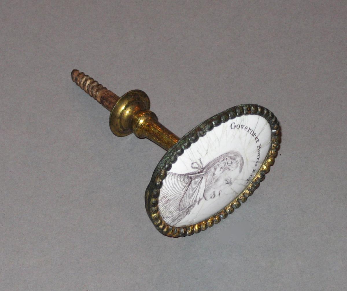 1982.0167 Cloak pin
