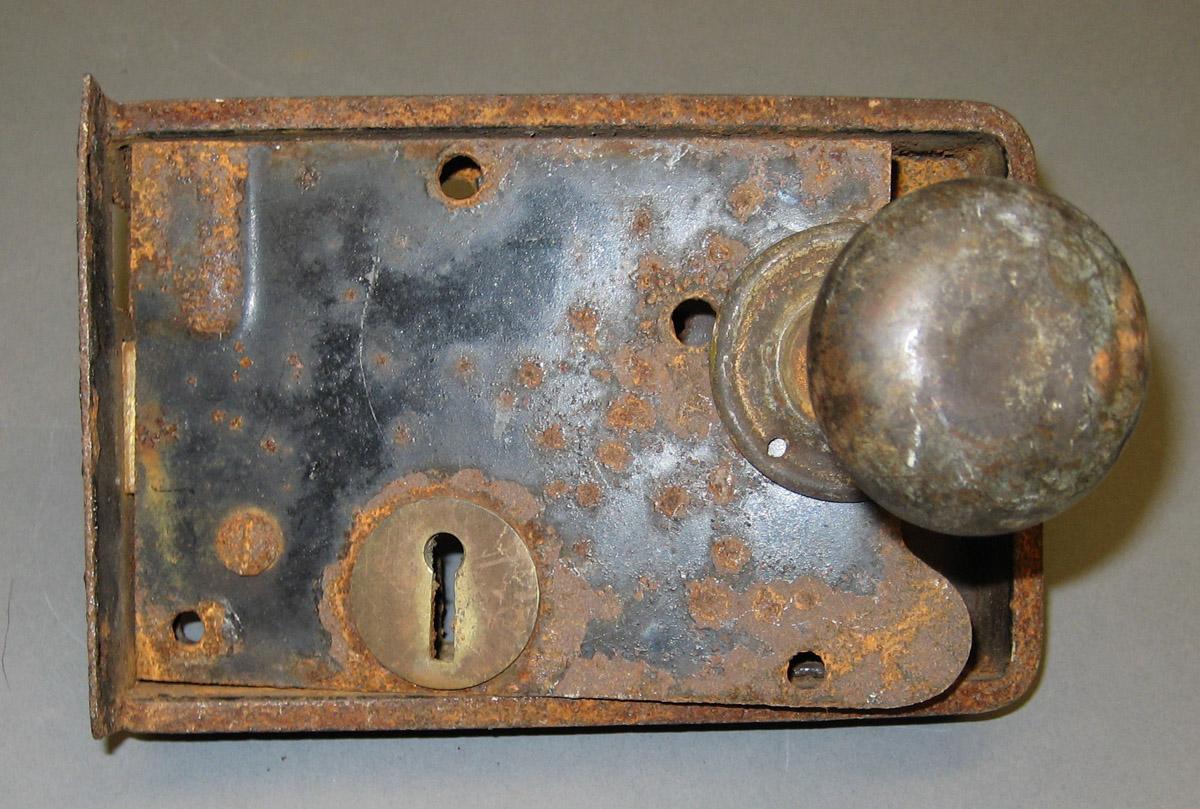 1982.0187 (back) Lock