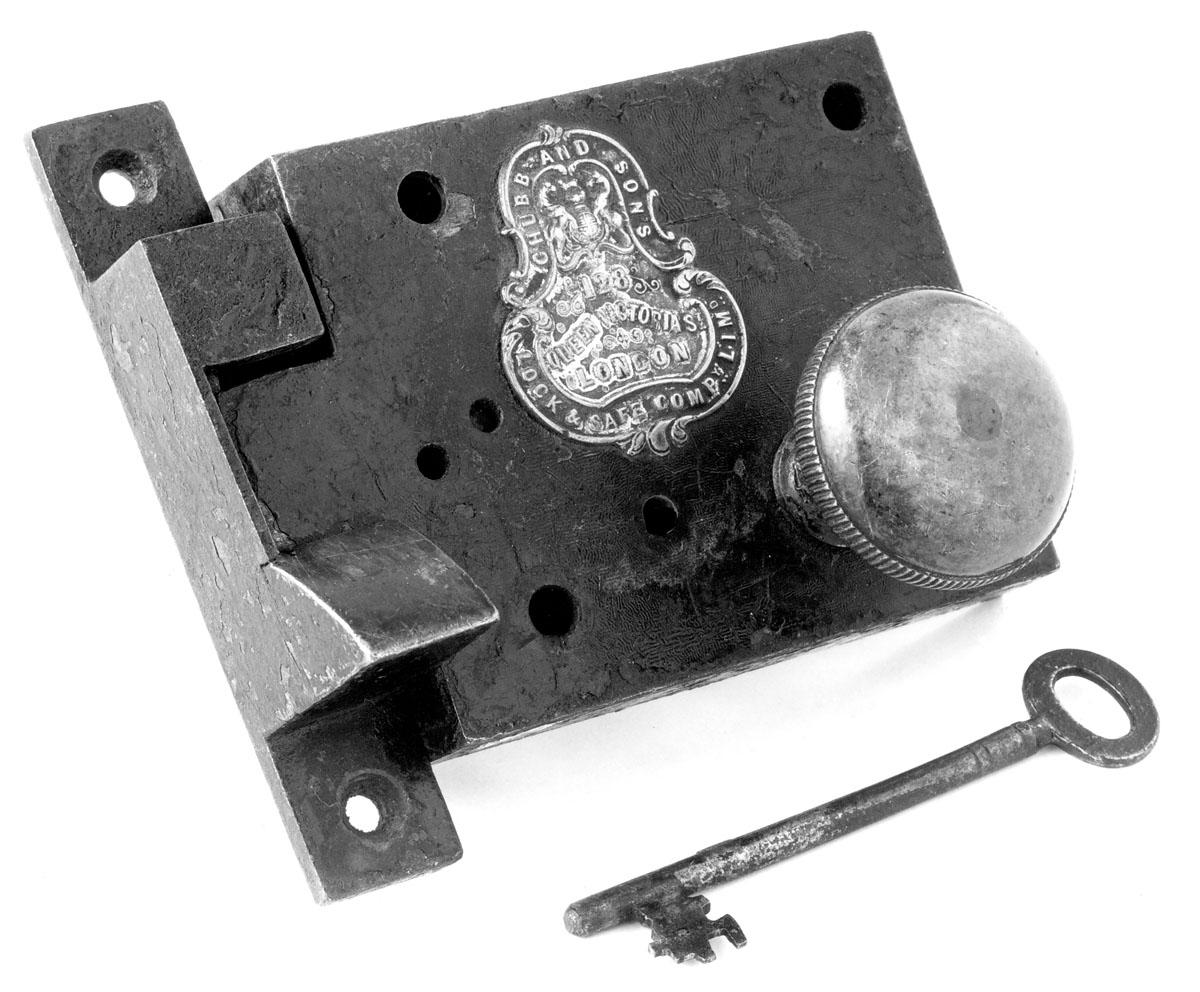 1982.0190 Lock, key