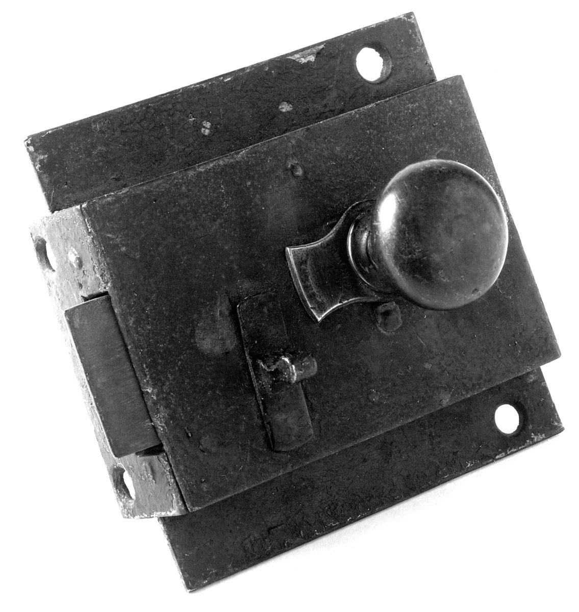 1982.0194 Lock, knob