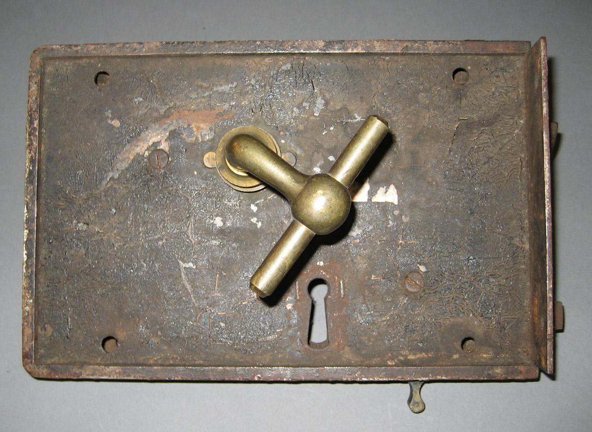 1982.0195 A (back) Lock