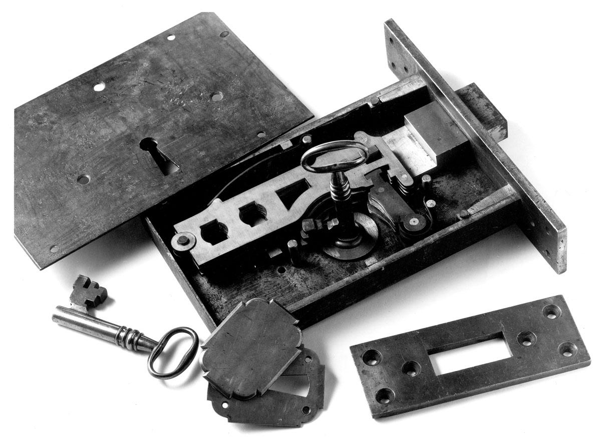 1982.0201 Lock, key, interior