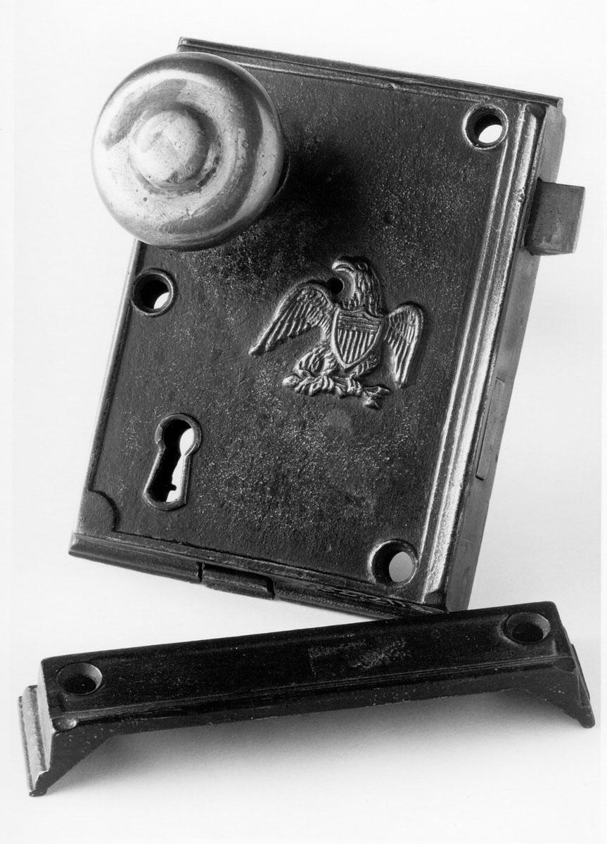 1982.0211 Lock, knob