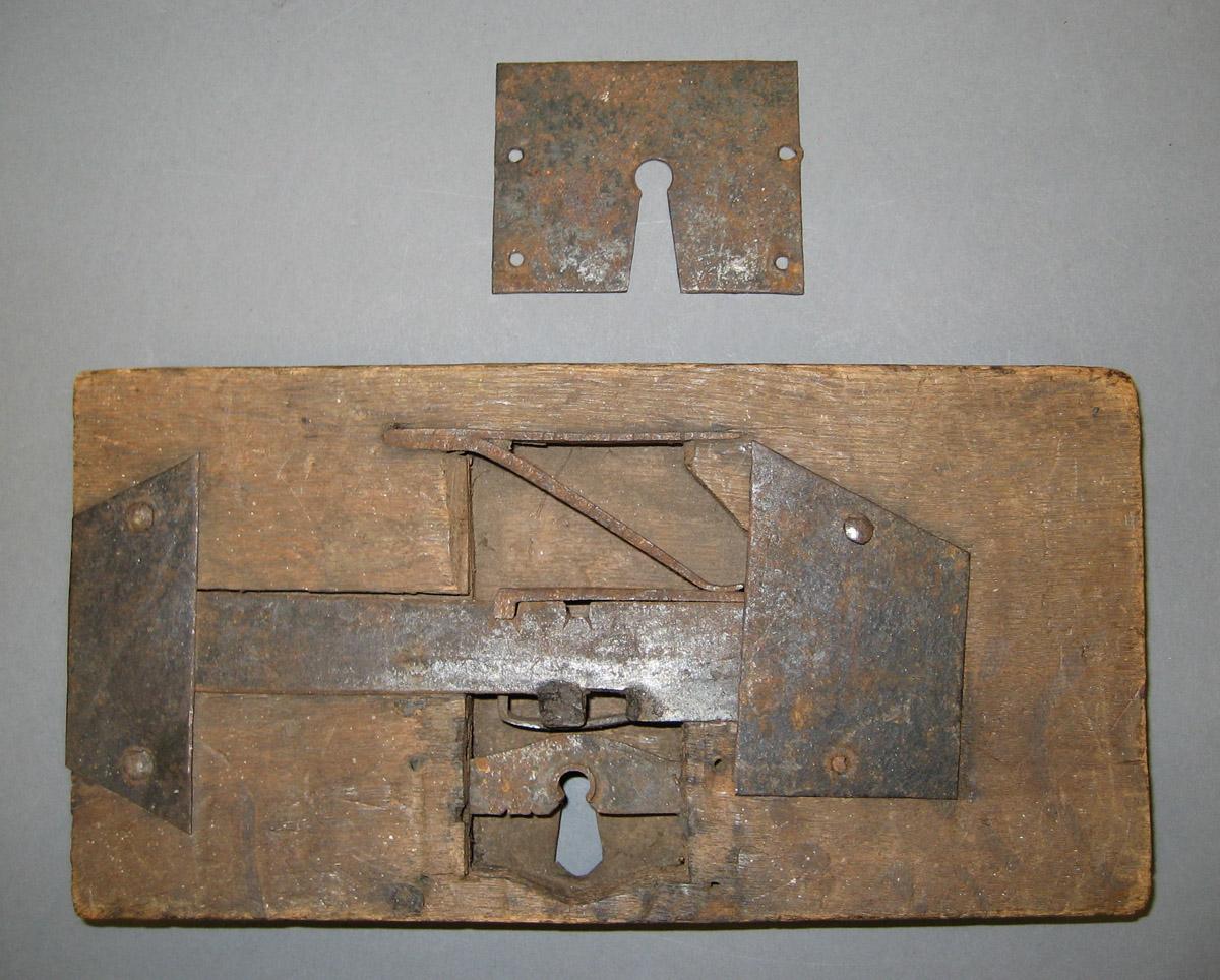 1982.0220 A (back) Lock