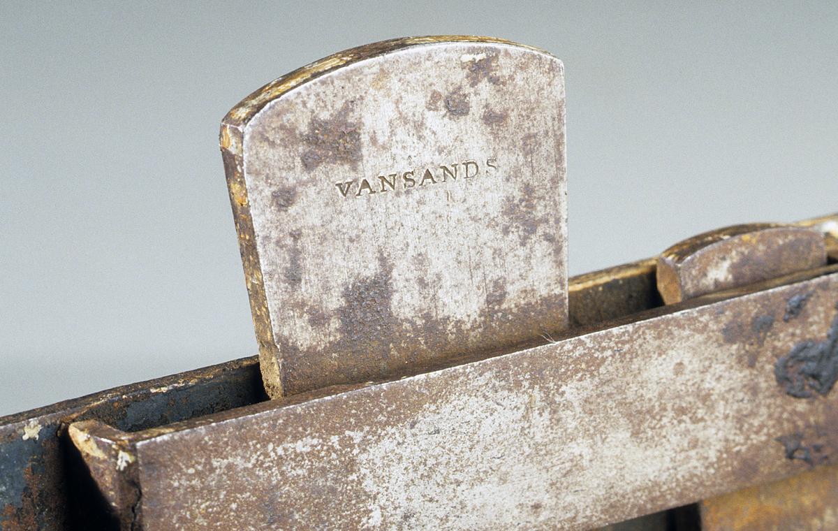 1982.0229 Plate Latch, Mark