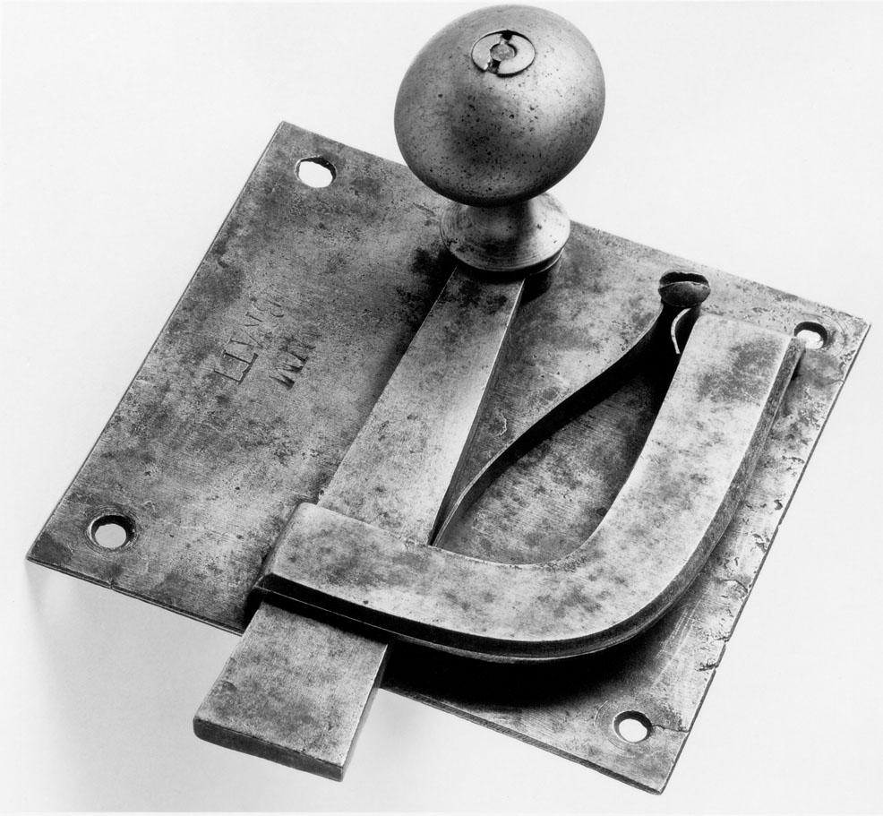 1982.0233 Latch, knob