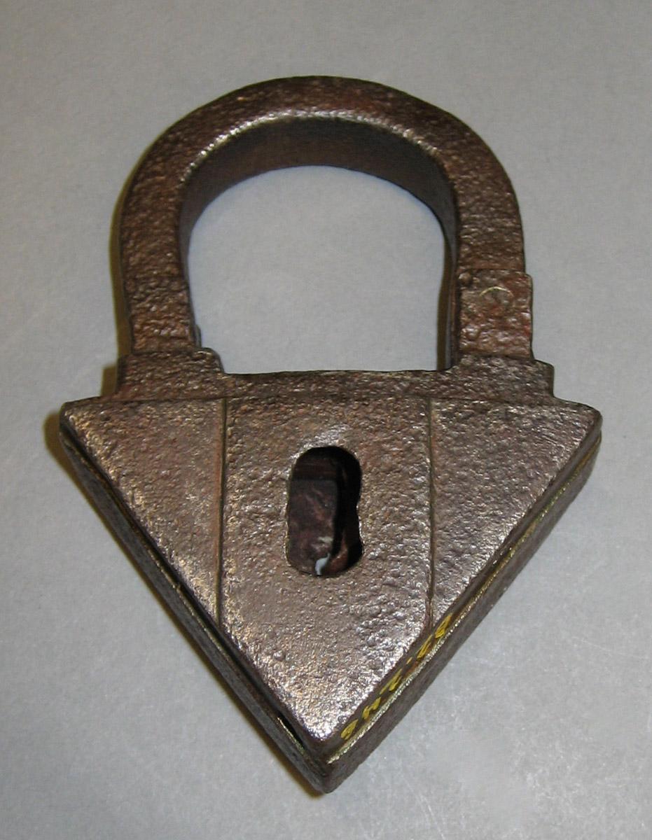 1982.0246 Padlock