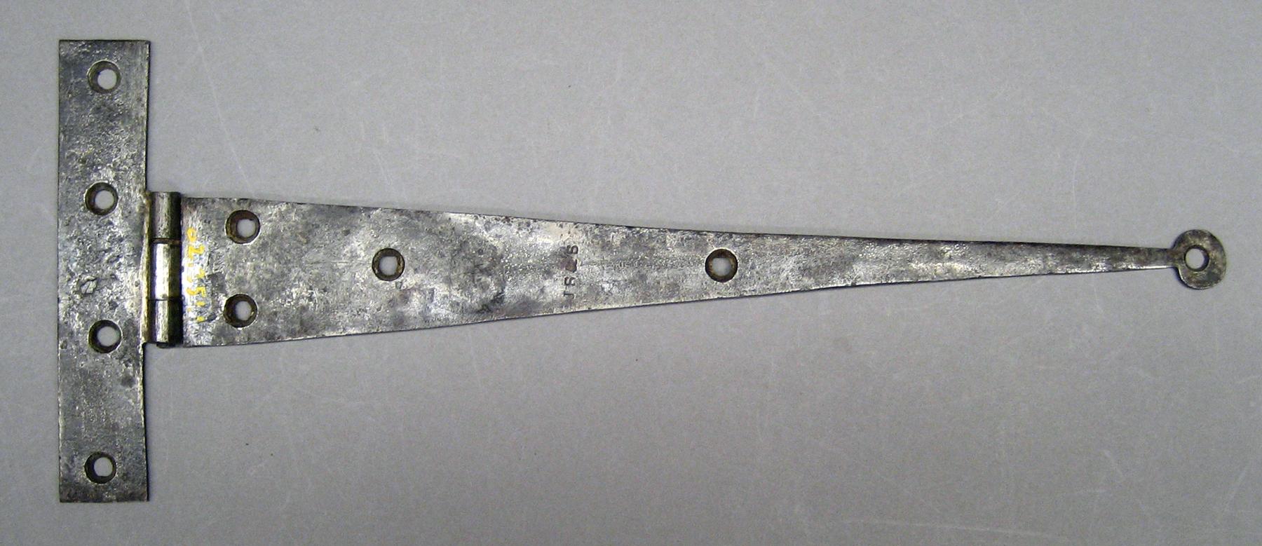 1982.0251.001 Hinge