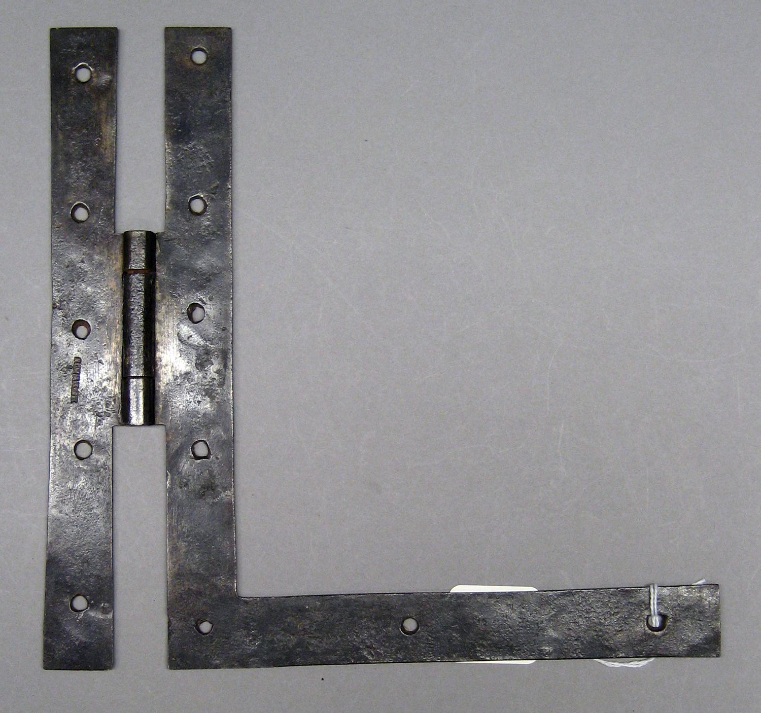 1982.0252.001 Hinge