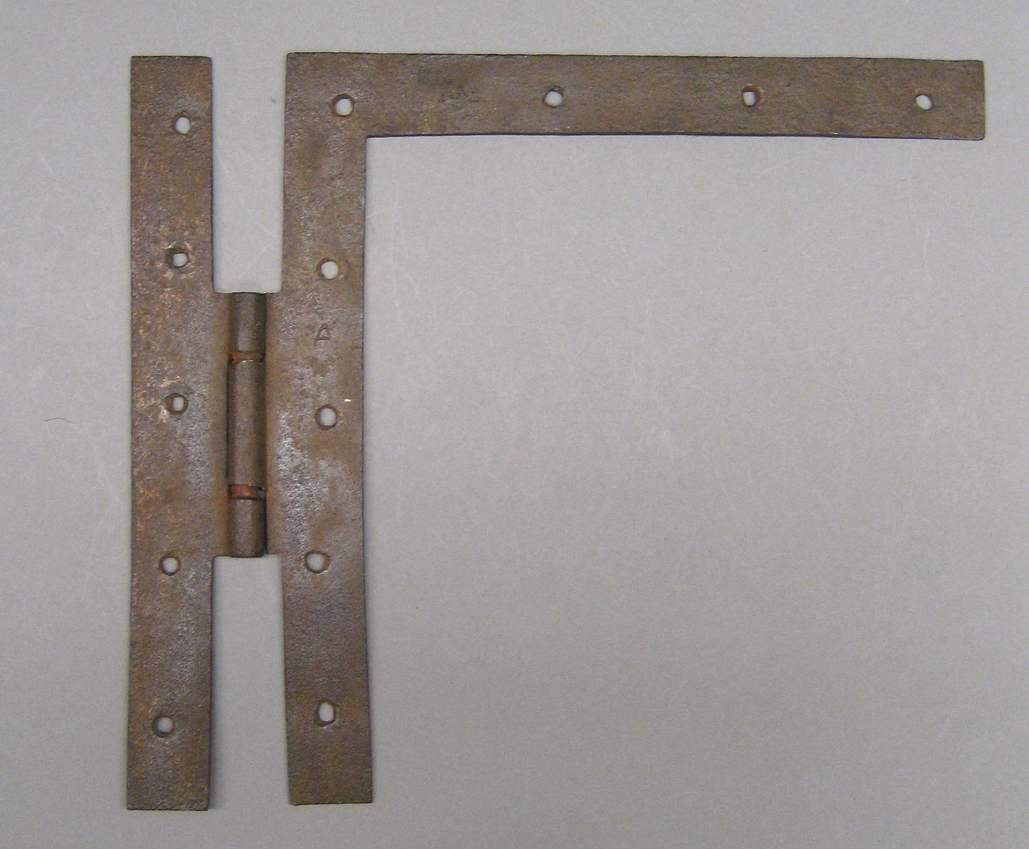 1982.0253.001 Hinge