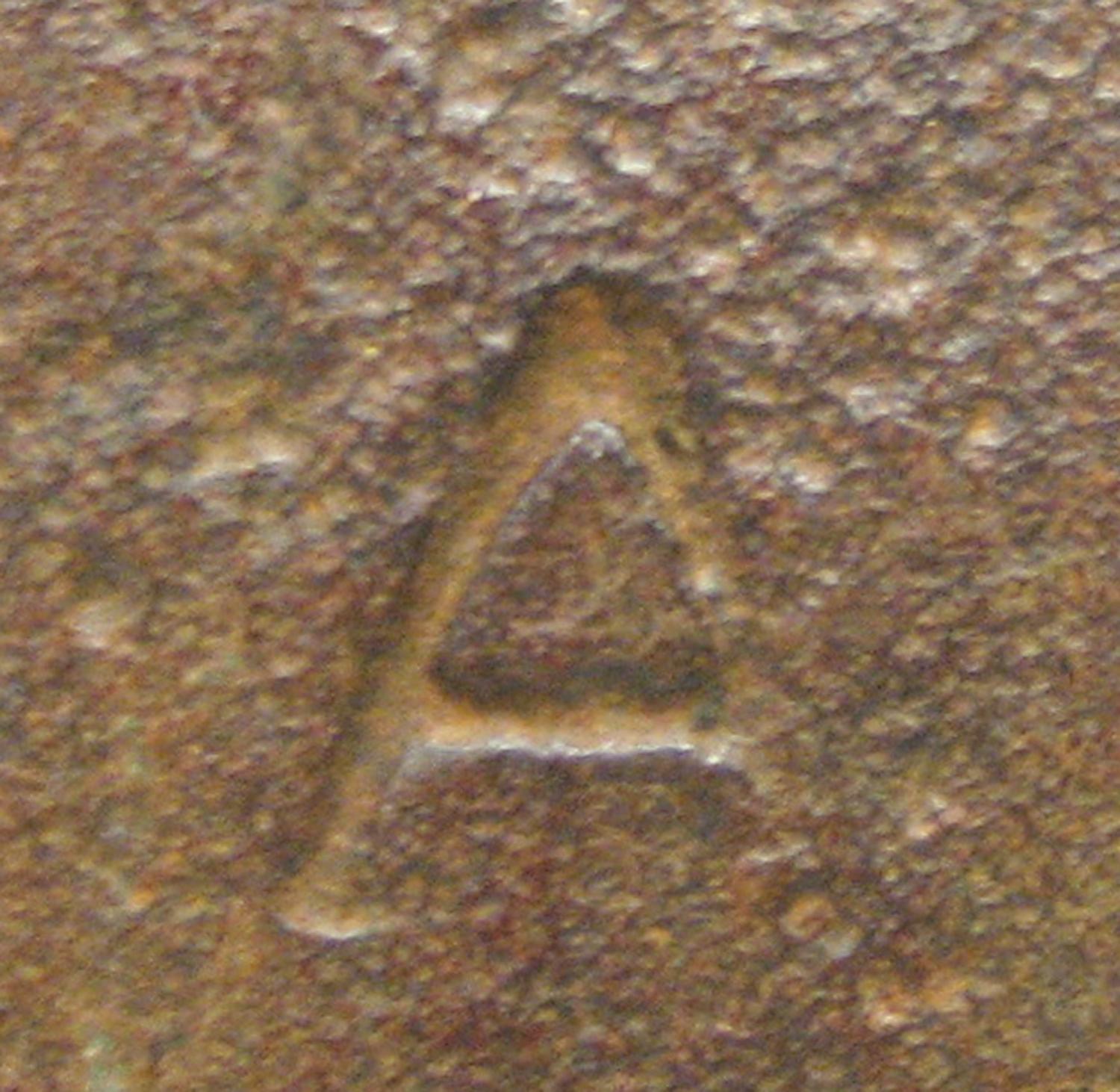 1982.0253.001 Hinge (mark)