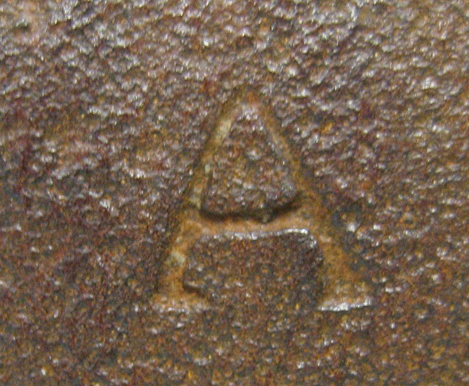 1982.0253.002 Hinge (mark)