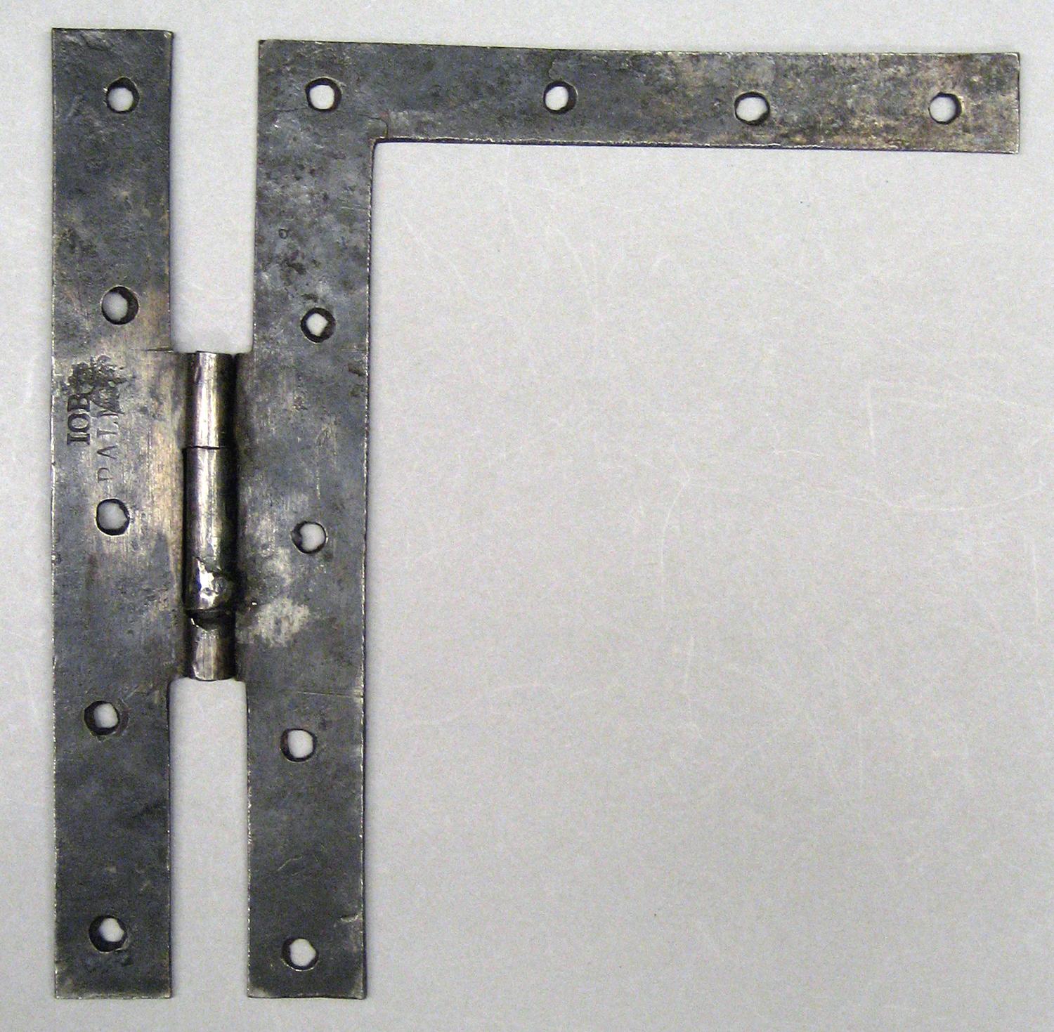 1982.0254 Hinge
