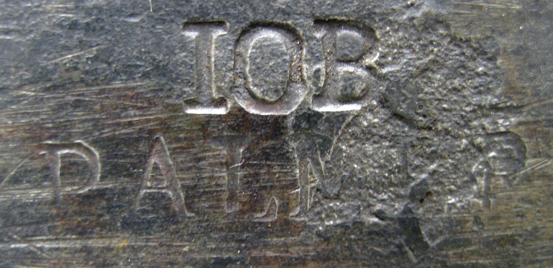 1982.0254 Hinge (mark)