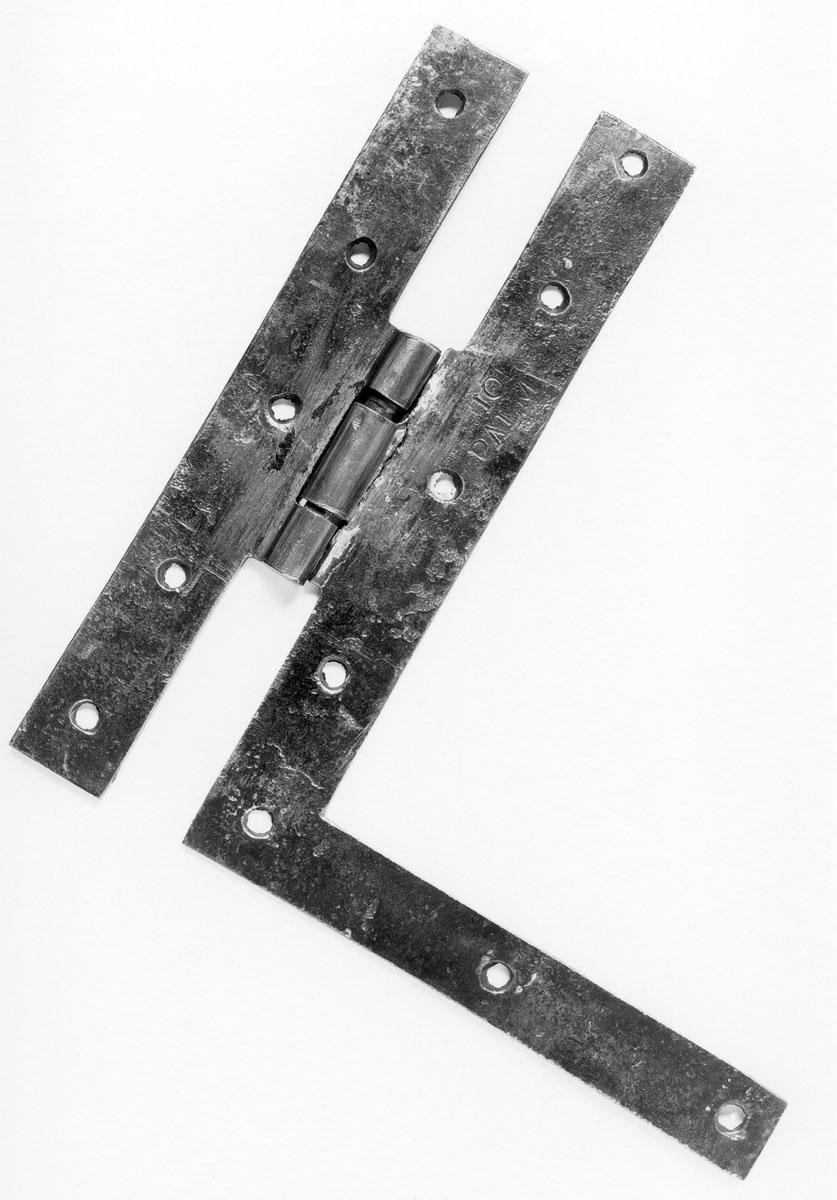 1982.0256 Hinge, front