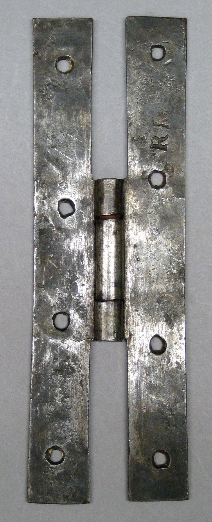 1982.0258 Hinge