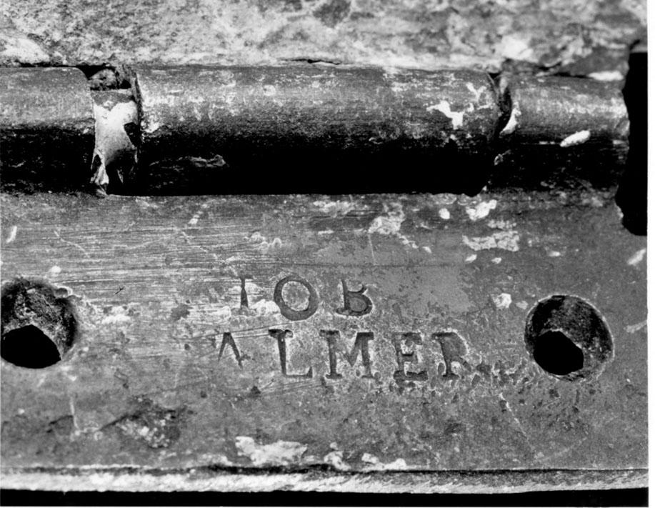 1982.0259.002 Hinge, maker's mark.