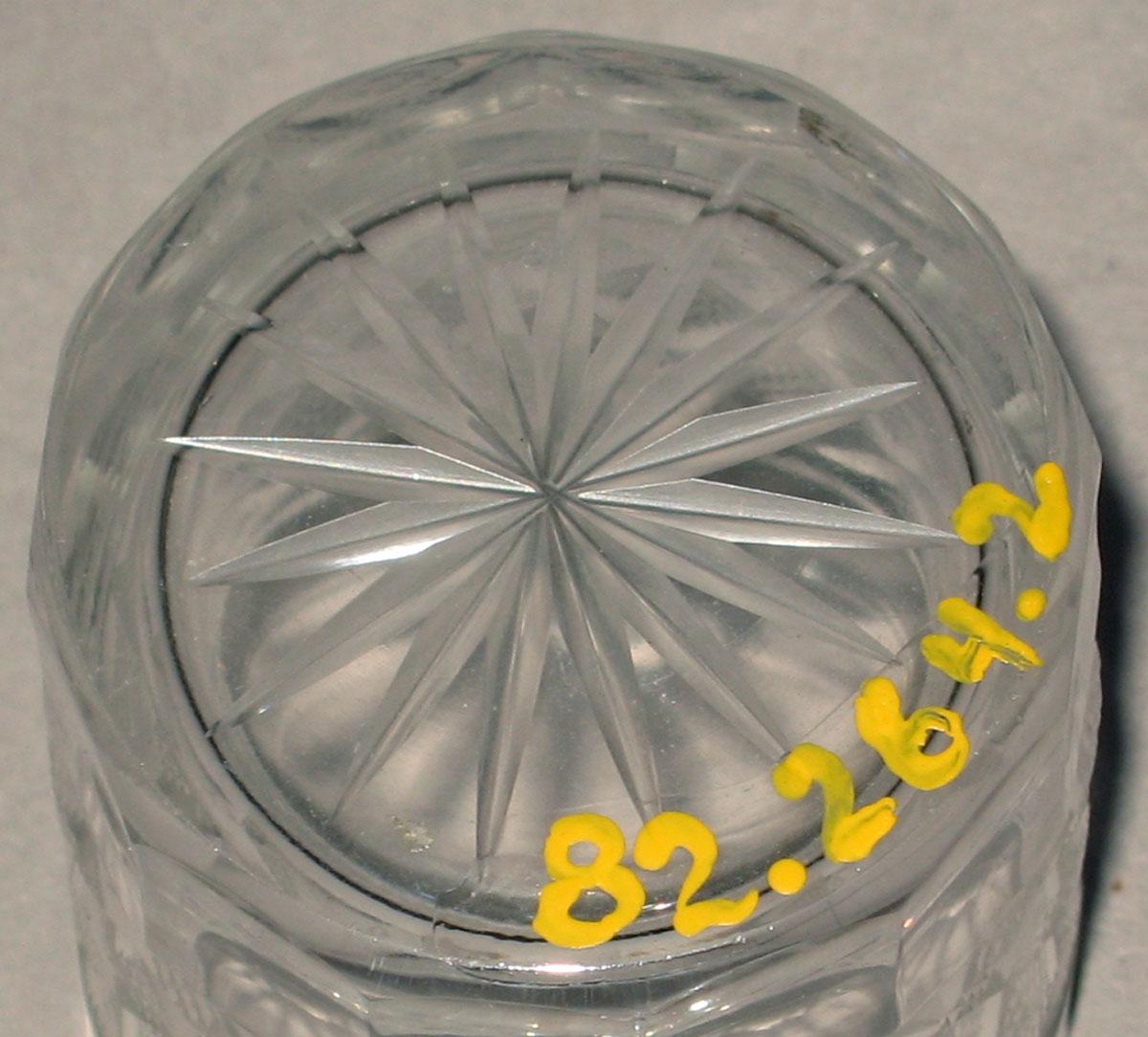 1982.0264.002 Colorless glass miniature tumbler (underside)