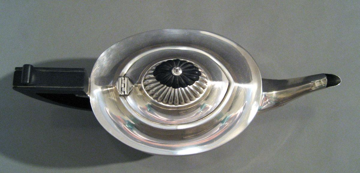 1982.0272.001 Silver Teapot top view