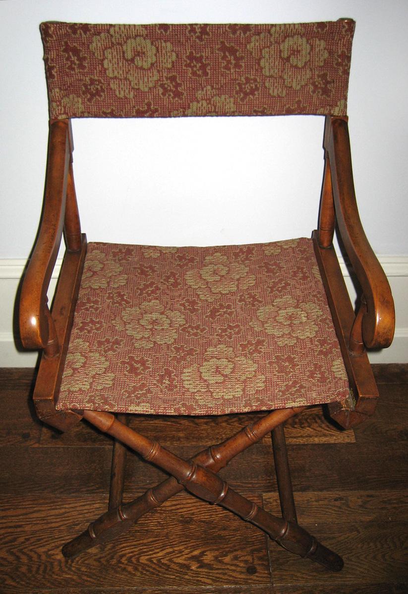 1983.0305 chair view 2