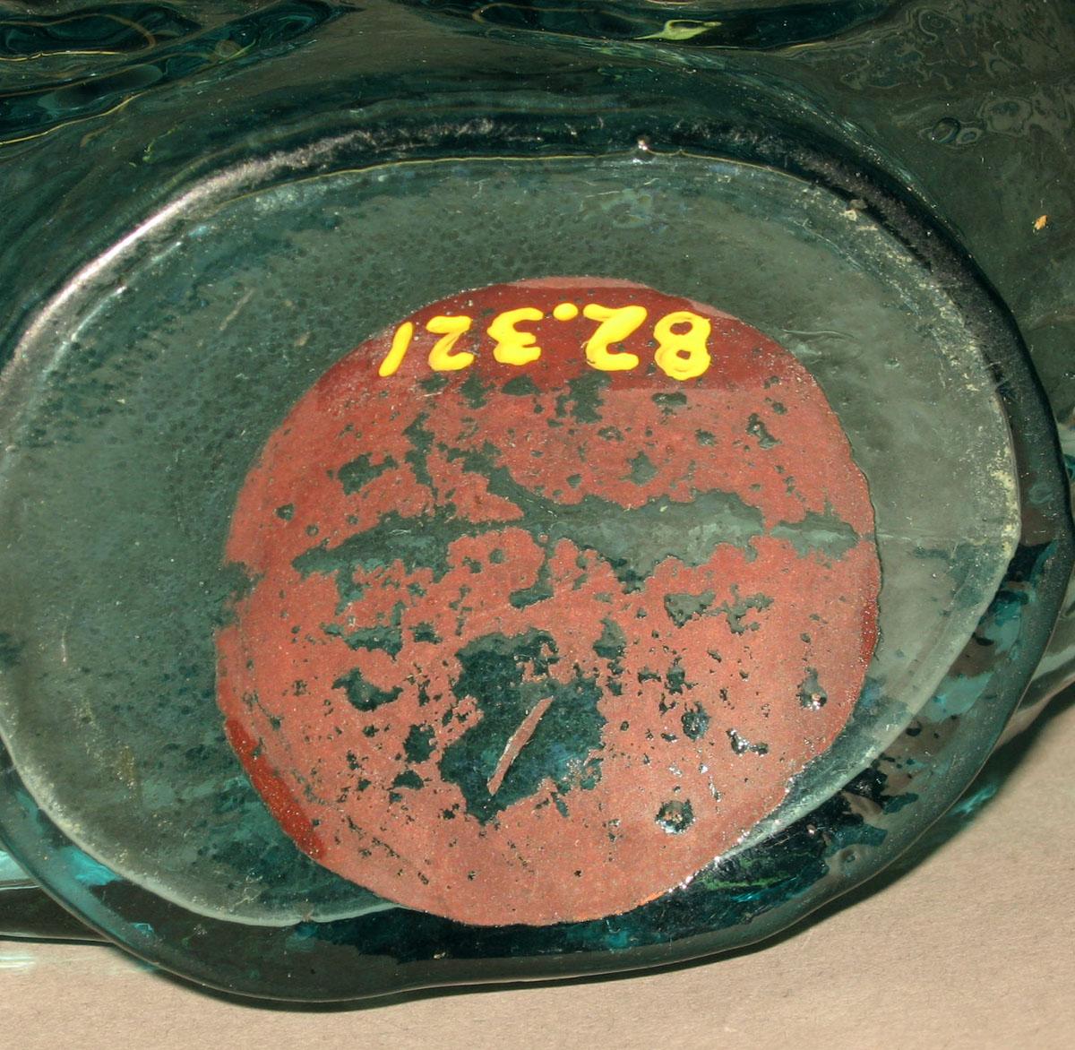 1982.0321 Glass flask (underside)