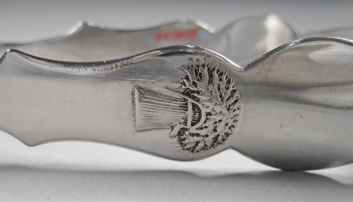 1957.1372 Tongs, decoration 1