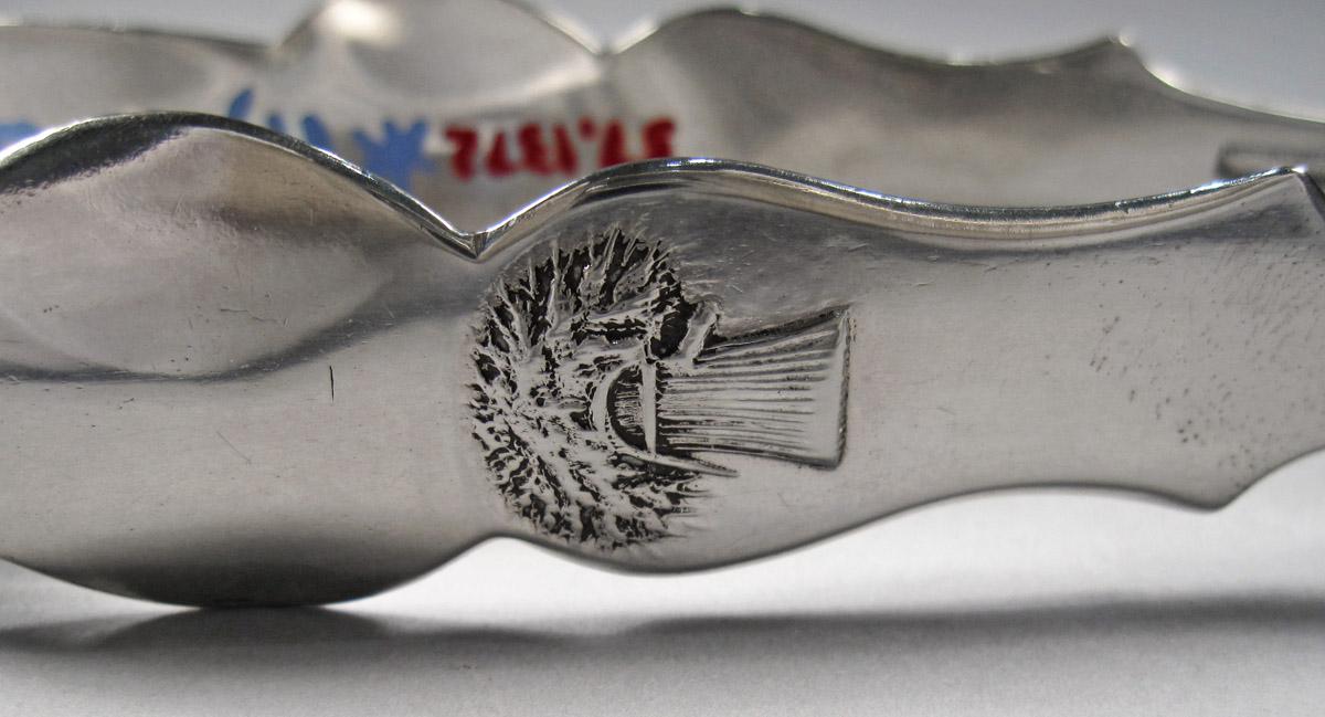 1957.1372 Tongs, decoration 2