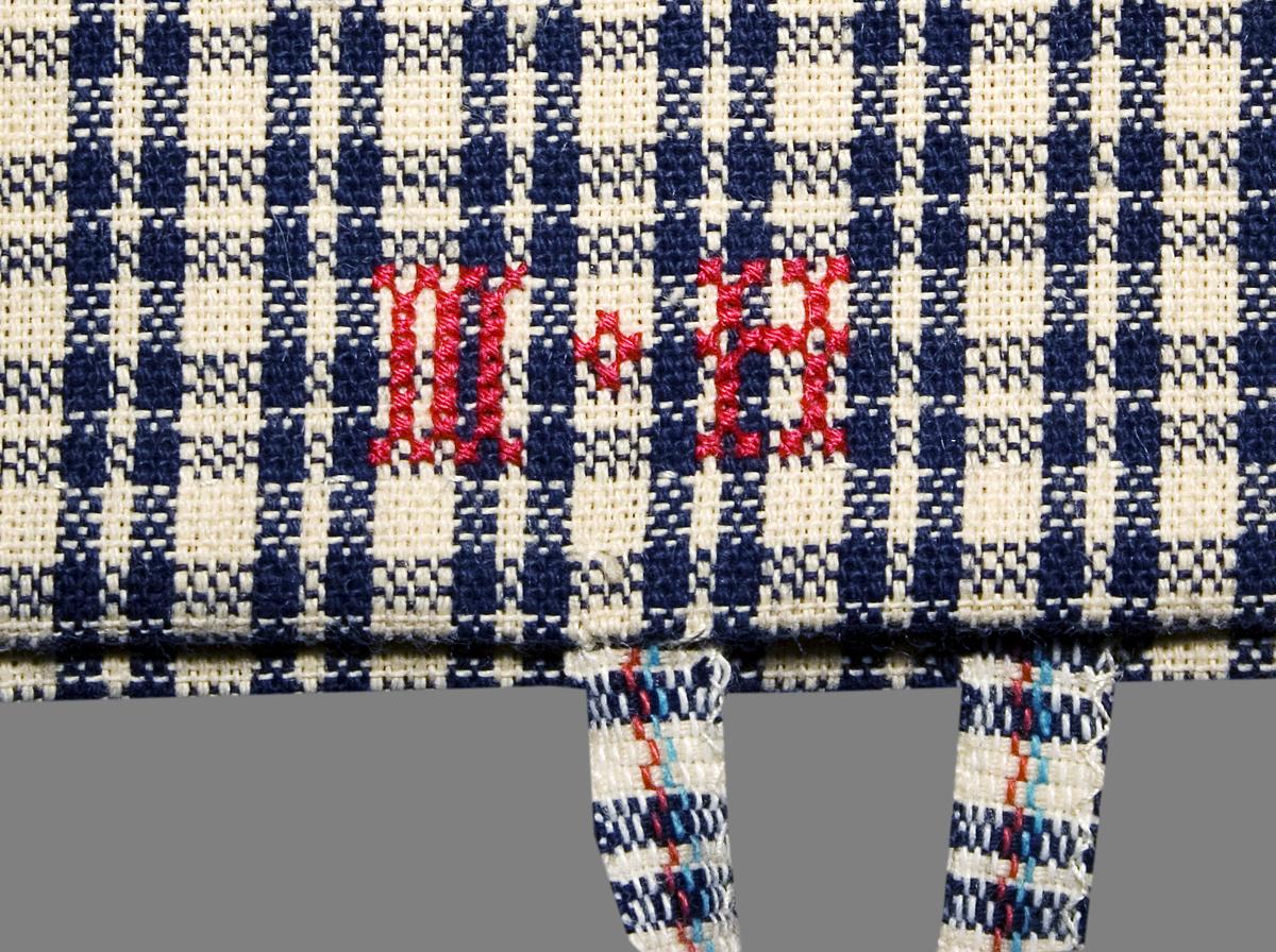 1982.0507.002 Pillow Cover, Initial Detail