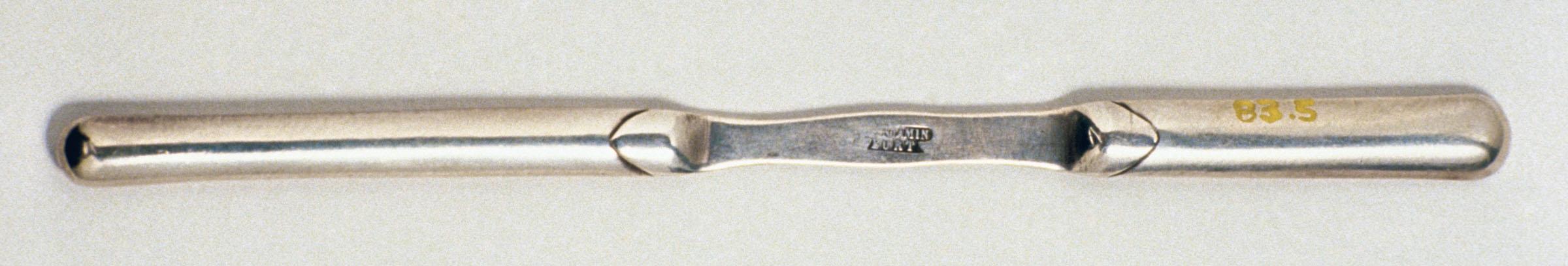 1983.0005 Marrow Scoop, view 2