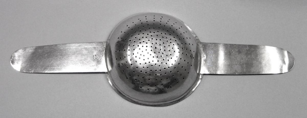 1983.0008 Silver Strainer underside