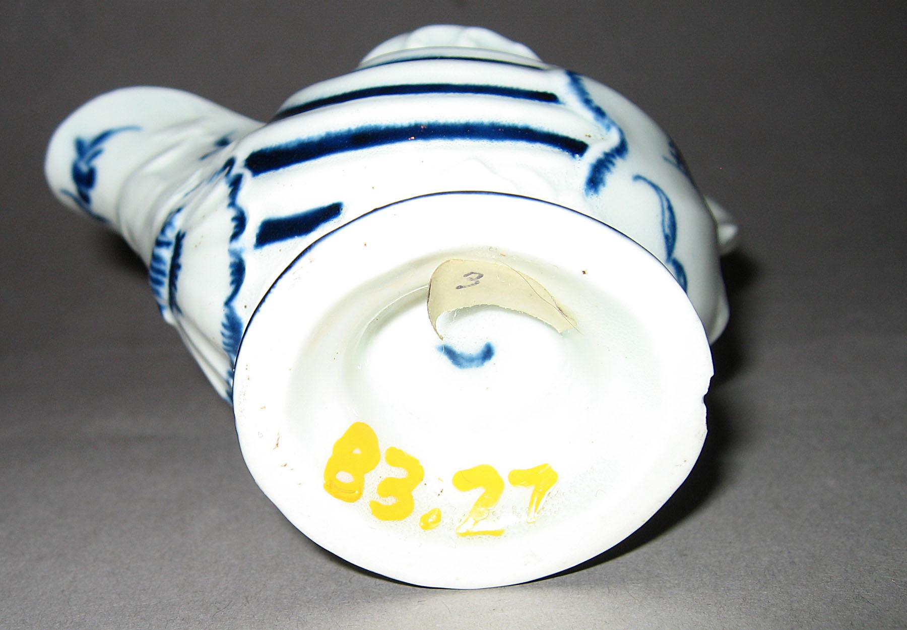 1983.0027 Sauce boat (mark)