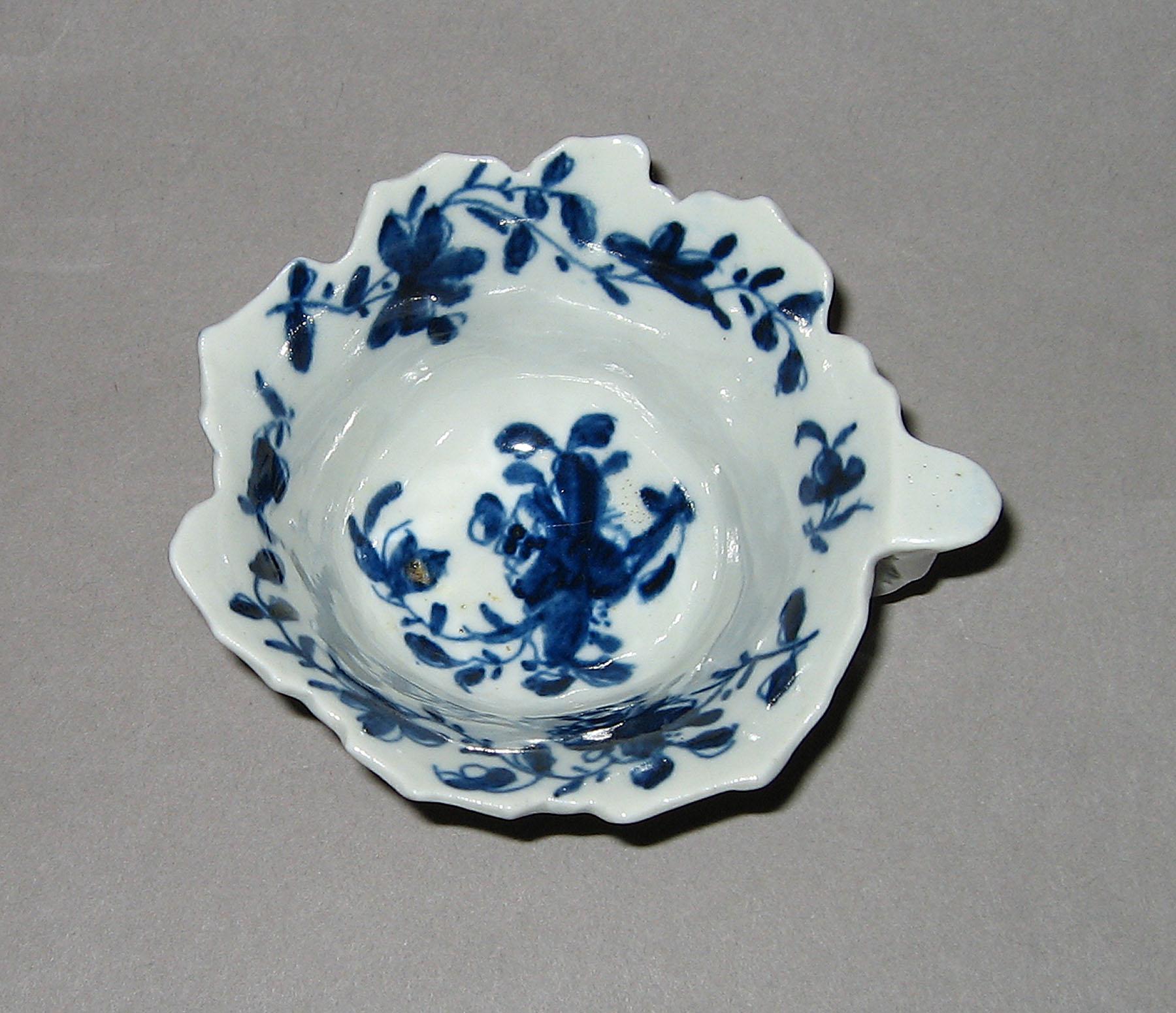 1983.0028 Pickle dish (inside)