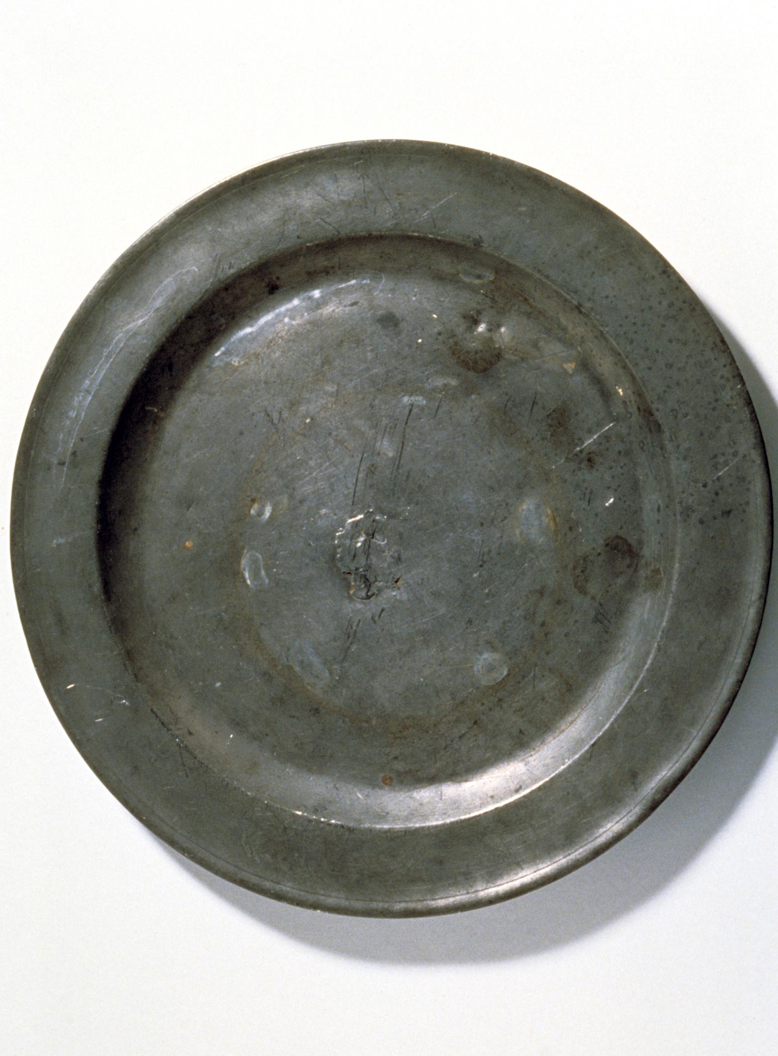 1983.0033 Pewter dish