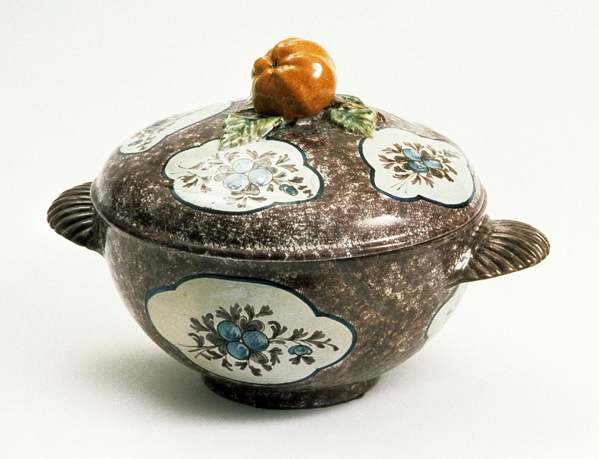 1983.0035 A, B Tureen