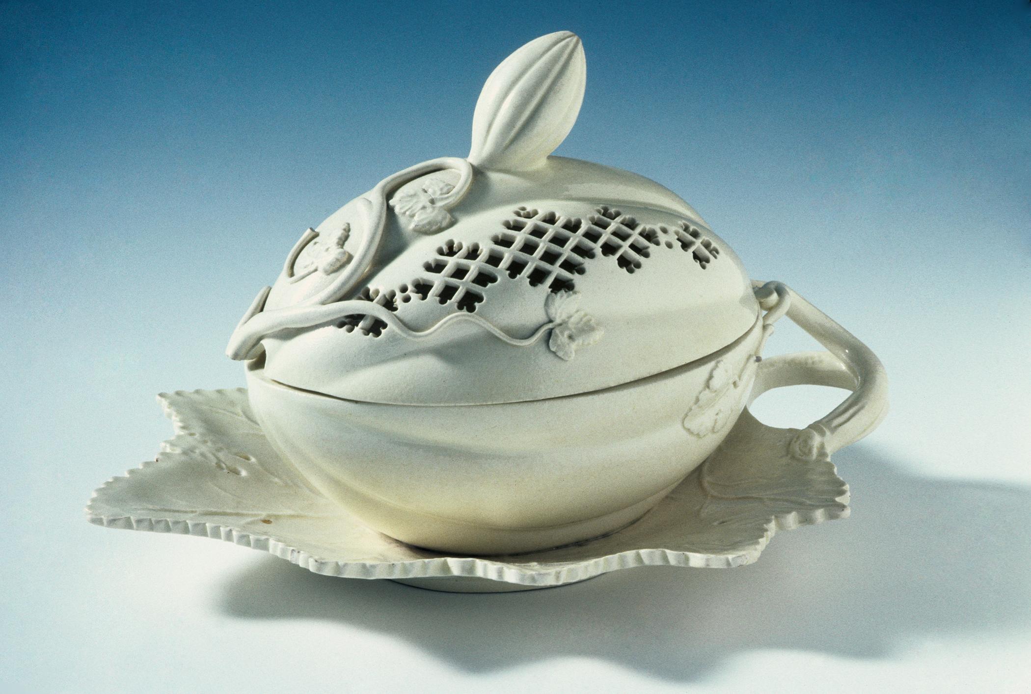 1983.0036 A, B Sauce tureen