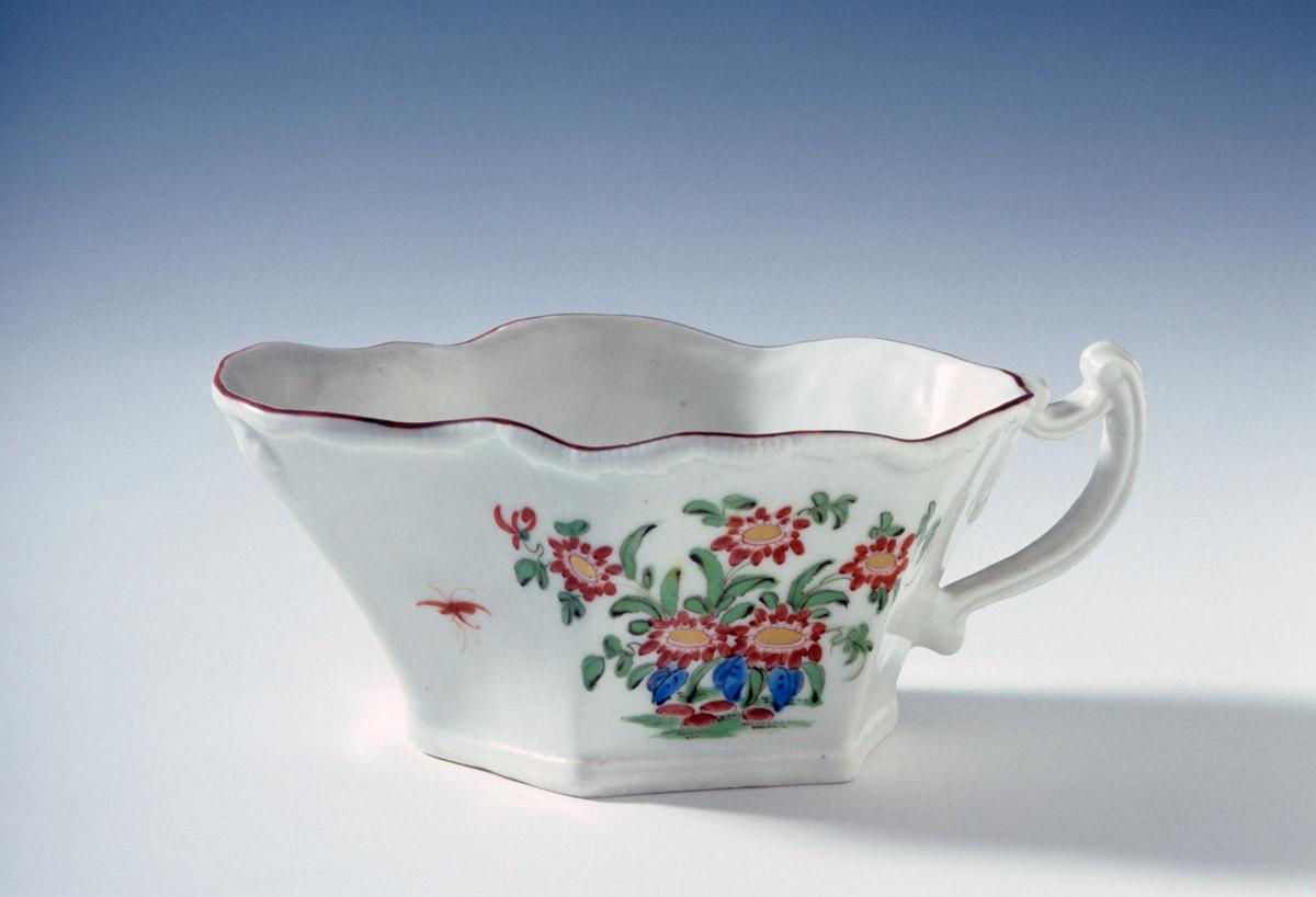 1983.0038 Porcelain sauceboat