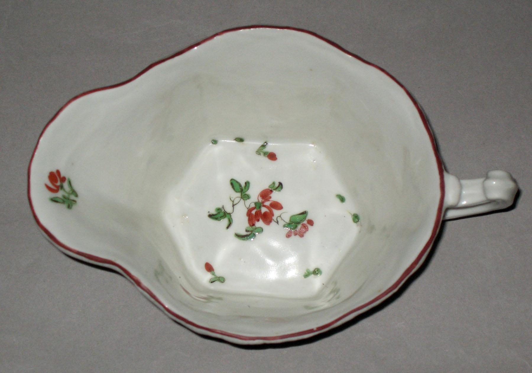 1983.0038 Porcelain sauceboat (top)