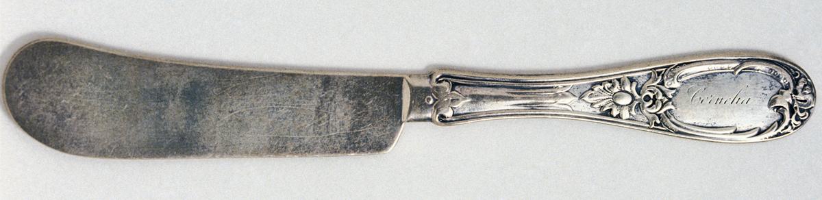 1983.0040 Knife, view 1