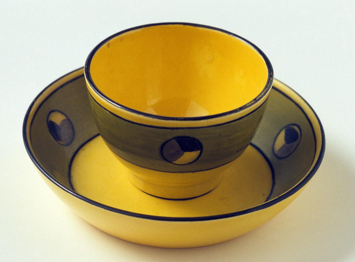 1983.0049 A, B Teabowl and saucer