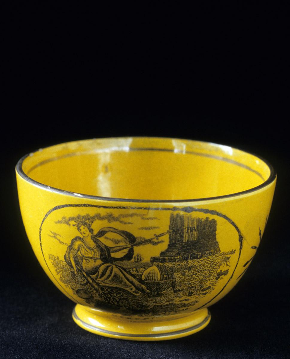1983.0052 Lusterware teabowl