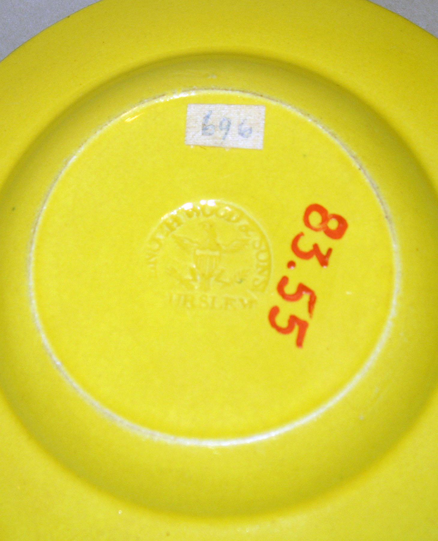 1983.0055 Wood earthenware plate (mark)